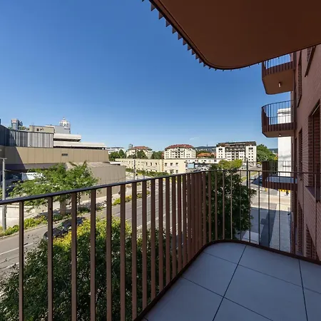 Zwirn Design Near Nivy Station & Downtown *