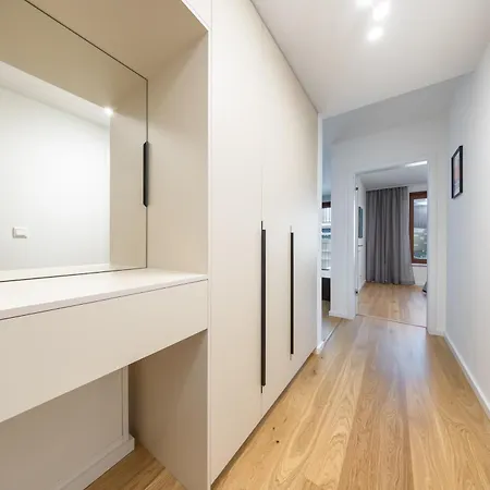 Apartment Zwirn Design Near Nivy Station & Downtown