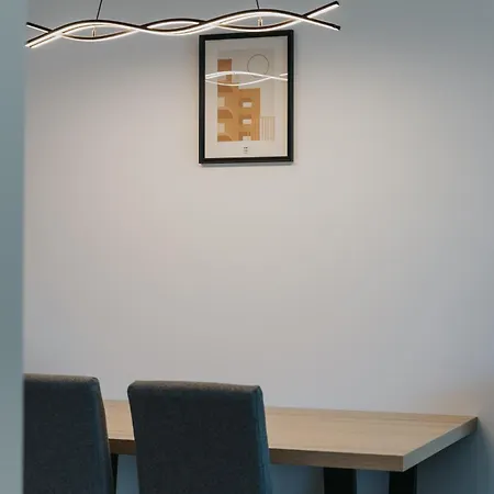 Zwirn Design Near Nivy Station & Downtown Apartment