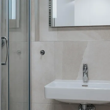 Zwirn Design Near Nivy Station & Downtown Apartamento