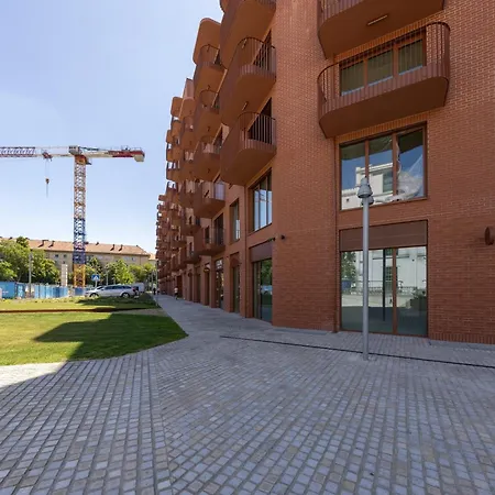 Zwirn Design Near Nivy Station & Downtown