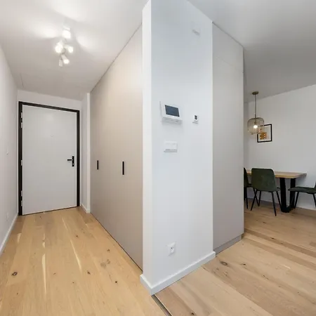 Apartment Zwirn Design Near Nivy Station & Downtown *