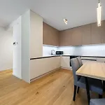 Zwirn Design Near Nivy Station & Downtown Апартаменты Братислава