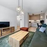 Zwirn Design Near Nivy Station & Downtown Апартаменты Братислава