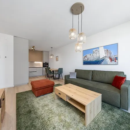 Zwirn Design Near Nivy Station & Downtown براتسيلافا