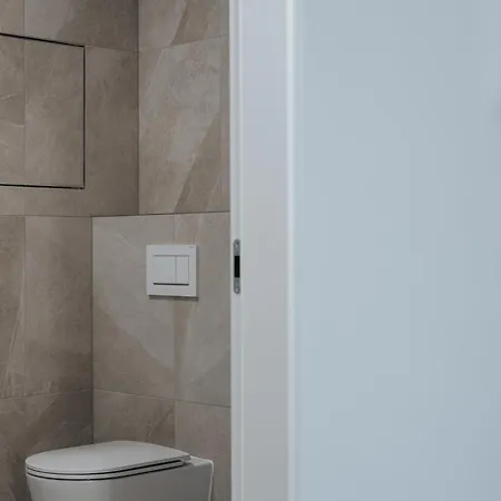 Zwirn Design Near Nivy Station & Downtown * براتسيلافا