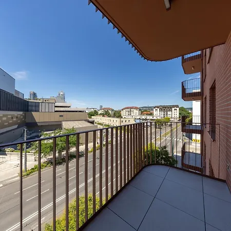 Zwirn Design Near Nivy Station & Downtown براتسيلافا